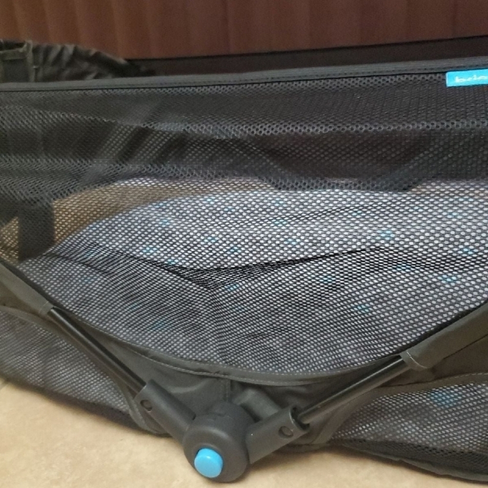Brica Fold n' Go Travel Bassinet - Picture 7 of 12